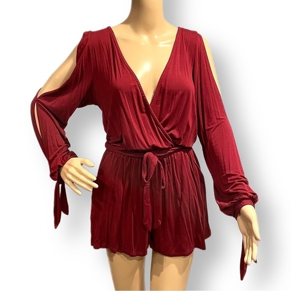 Lulus romper long sleeve shorts belt tie peekaboo-sleeves burgundy M wrap - Picture 1 of 8